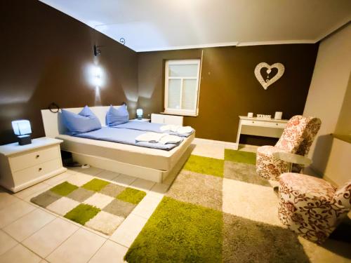 Postel nebo postele na pokoji v ubytování Hotel Zur Linde