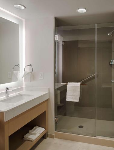 Koupelna v ubytování Hyatt House Columbus OSU Short North
