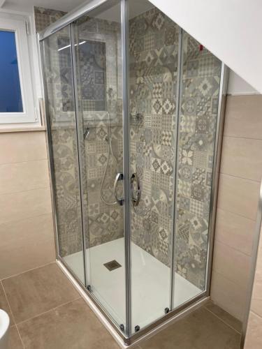 a shower with a glass door in a bathroom at Appartamento Totò in San Salvo