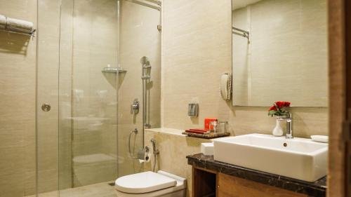 Ein Badezimmer in der Unterkunft Hotel Centre Point