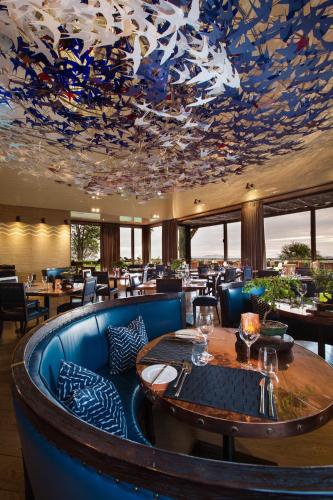 Ein Sitzbereich in der Unterkunft Delaire Graff Lodges and Spa