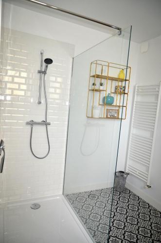 a shower with a glass door in a bathroom at Logement Cosy à 5mn du Futuroscope in Jaunay-Marigny
