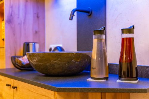 Příslušenství pro přípravu čaje a kávy v ubytování Apparthotel Sonnenhof