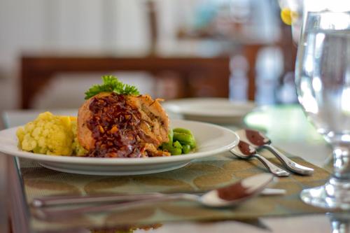 Mad på resortet eller i nærheden