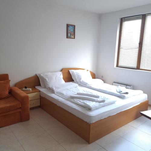 Postel nebo postele na pokoji v ubytování Todorini Kuli Apartments
