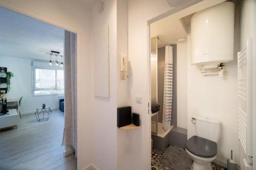 Koupelna v ubytování Fully equipped apartment St Charles train station