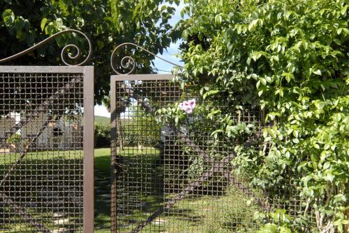 Vonkajšia záhrada v ubytovaní Magnolia Mas Palol, casa con piscina y barbacoa a 5min de la playa
