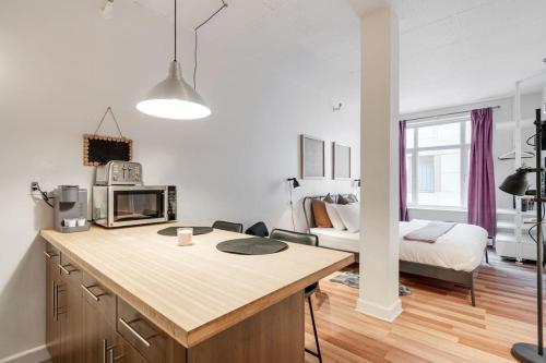 A kitchen or kitchenette at Initial / Chouette / Québec