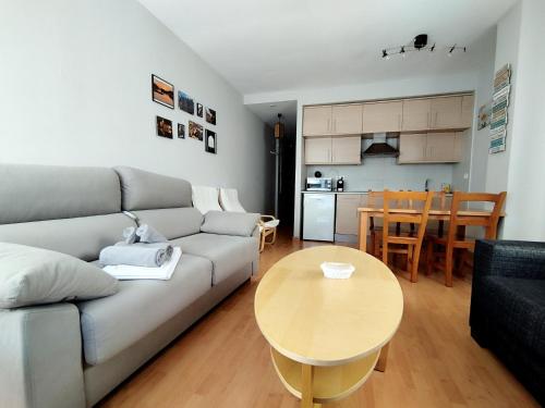Apartamentos Serraneu con parking y WiFi by SURYNIEVE