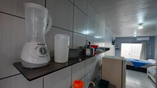 Una cocina o zona de cocina en ZZZ BRUNO KLEMTZ - Residencial Recanto dos Pássaros Estúdio até 4 pessoas com ar Split wifi coz vaga