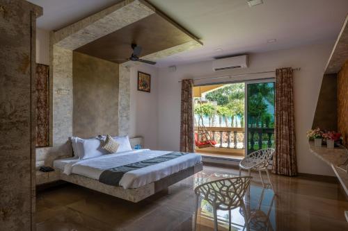 Voodi või voodid majutusasutuse HillRock Resort & Villas, Neral-Karjat toas