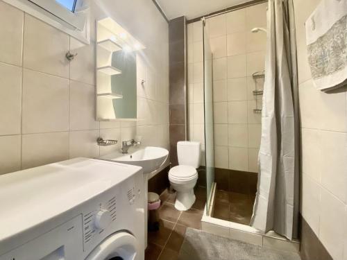Ένα μπάνιο στο EllinFos Apartments
