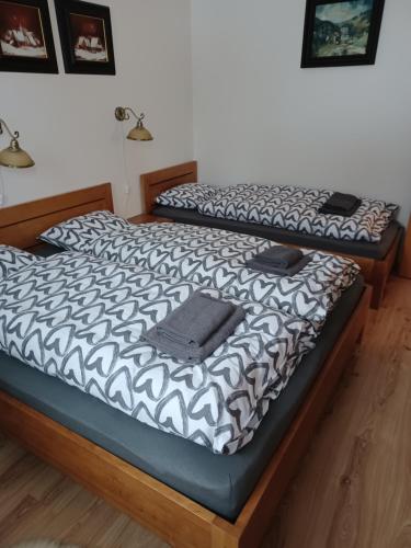 two beds sitting next to each other in a bedroom at Apartmán s garážou Donovaly centrum in Donovaly
