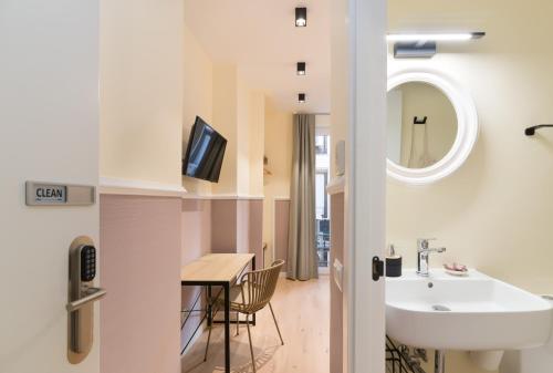 Hostal Evocare Madrid photo 69