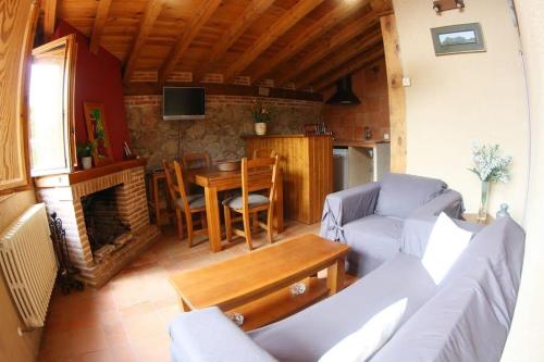 a living room with a table and a dining room at Apartamento Rural en Sotosalbos in Sotosalbos