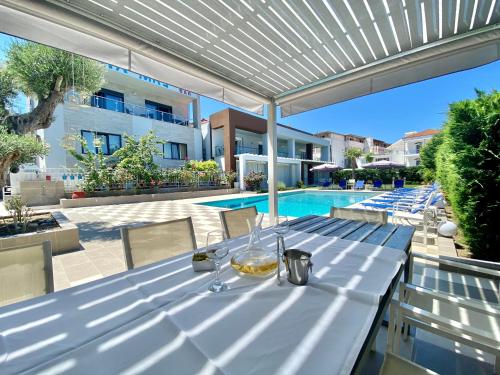 Πισίνα στο ή κοντά στο EllinFos Apartments