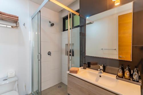 Koupelna v ubytování The City Playa