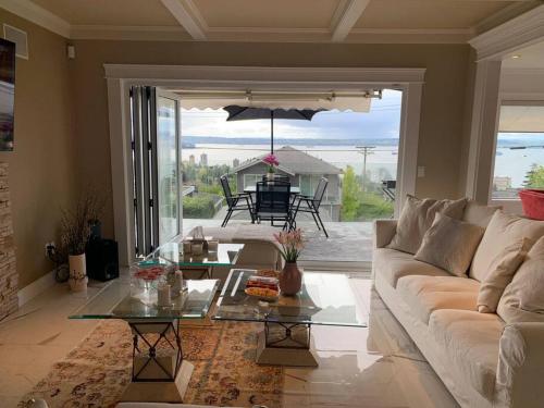 Fantastic west van full city view duplex house