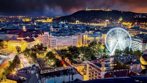 Nespecifikovaný výhled na destinaci Budapešť nebo výhled na město při pohledu z apartmánu