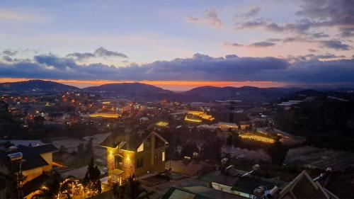 Φωτογραφία από το άλμπουμ του Uncle Park's Villa Son Trang 엉클팍 σε Da Lat