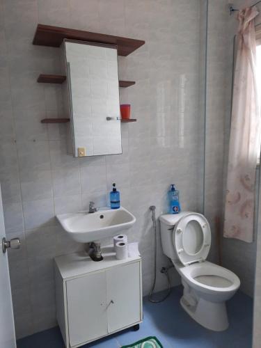 a bathroom with a toilet and a sink at SPANISH VILLA Lonos ROMBLON in Agnay