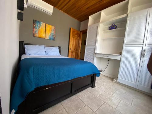 Llit o llits en una habitació de Casa Camino Luna Private Rooms
