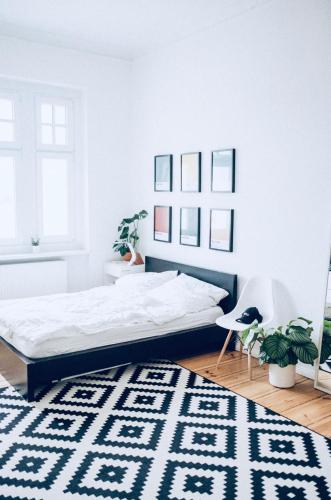 a bedroom with a bed and a rug at Bellingham Home Away from Home in Bellingham