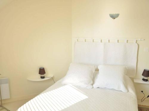 Ένα ή περισσότερα κρεβάτια σε δωμάτιο στο Superbe duplex au centre de Trégastel avec WiFi et garage privé - FR-1-368-52