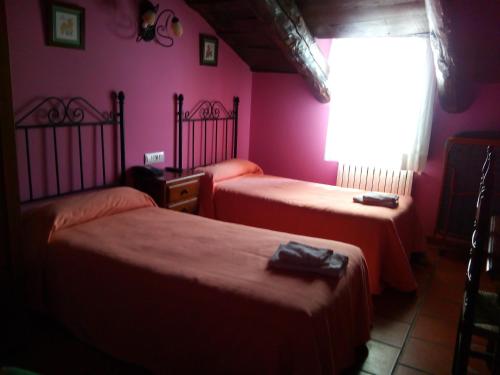 a bedroom with a bed and a dresser at Hostal Venta Liara in Allepuz