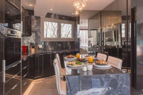 Luxury Acropolis View Apartment-Living Stone Black Pearl