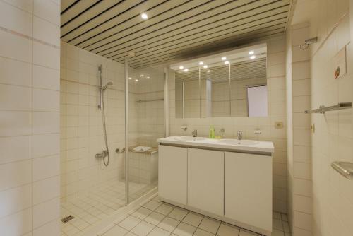 Koupelna v ubytování Ambassador Suites Antwerp