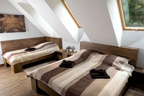 Postel nebo postele na pokoji v ubytování eHotel Esztergom
