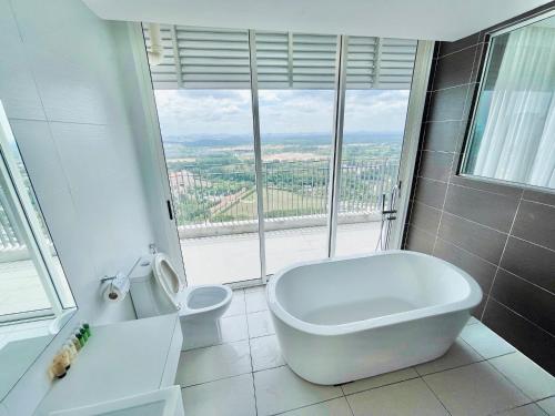 Et badeværelse på ENCORP MARINA Residences by GW STAY