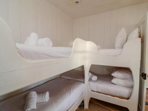 Ein Bett oder Betten in einem Zimmer der Unterkunft Valetta, Thorpeness
