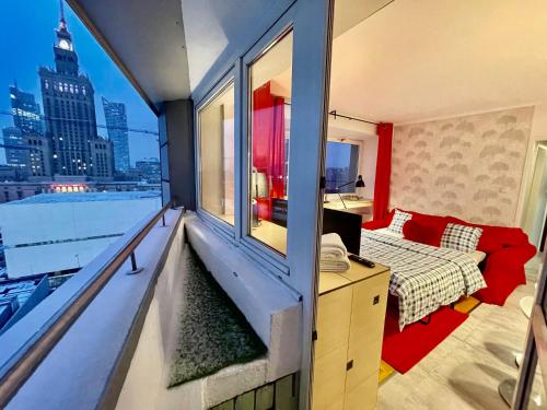 a room with a bed and a view of a city at LOVE metro WiFi 300Mbs 65’TV Netflix HBO AppleTV+ in Warsaw