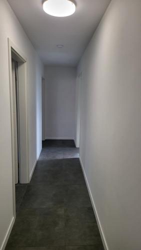 an empty hallway with white walls and a ceiling at Ferienwohnung-Irxleben in Irxleben