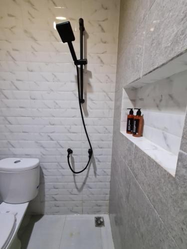 a bathroom with a shower with a toilet in it at El jenna syariah villas in Tjolomadu