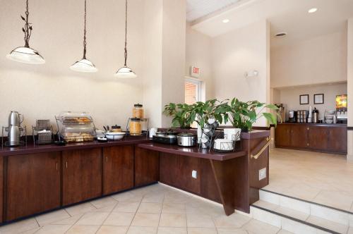 Dapur atau dapur kecil di Baymont by Wyndham Warrenton