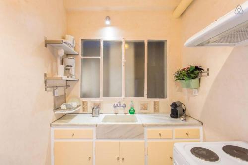 OpenAir HOT TUB/Big Balcony/Great Boutique Apt