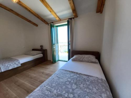 Ένα ή περισσότερα κρεβάτια σε δωμάτιο στο Robinson house Vitane