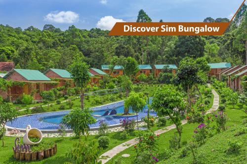 un resort in thekkady con piscina di Sim Bungalow a Phu Quoc