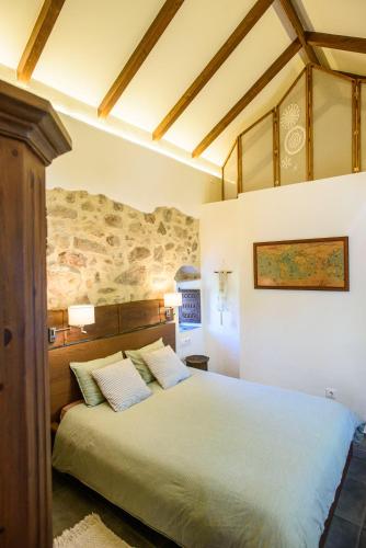 a bedroom with a large bed in a room at Cortijo las Cabrerizas in Facinas