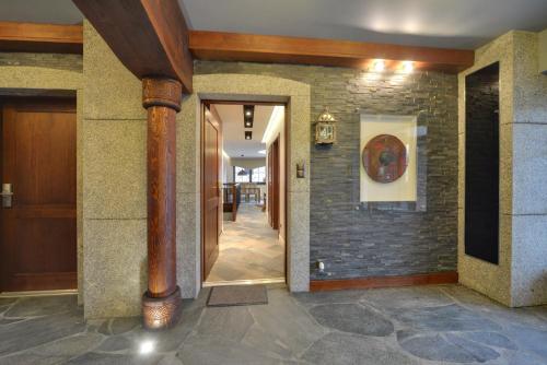 a hallway of a home with a brick wall at Norweska Dolina Family&Pet-friendly Resort in Szklarska Poręba