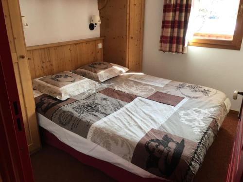 Un pat sau paturi într-o cameră la Résidences de luxe Les Alpages Val Cenis - 4 pers