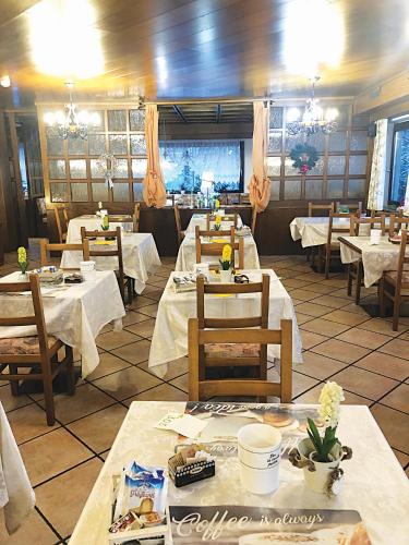 Restaurant ou autre lieu de restauration dans l'établissement Hotel Vajolet
