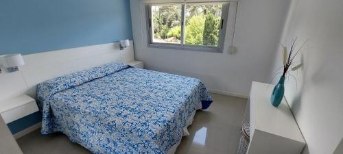 Ένα ή περισσότερα κρεβάτια σε δωμάτιο στο ESPECTACULAR PENTHOUSE CON TERRAZA PARRILLERO Y JACUZZI PROPIO, PREMIADO POR AWARD TERCER AÑO CONSECUTIVO -Edificio Jardins Del Est San Rafael-