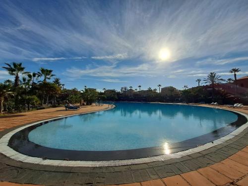 MY PRETTY HOME - Lovely and spacious surrounded by tropical gardens - private covered and uncovered terrace - pool - parking - FREE FIBRE OPTIC INTERNET