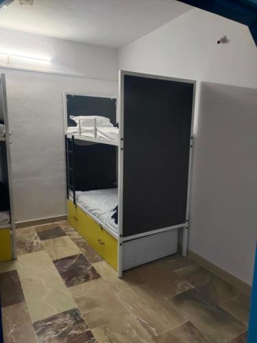Katil atau katil-katil dalam bilik di Nest Tales Backpacker Hostel