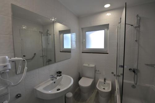 Ένα μπάνιο στο Hotel Búzio