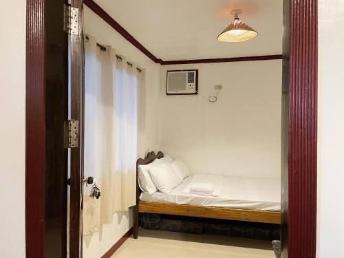 Postel nebo postele na pokoji v ubytování Lara's Guesthouse Siargao
